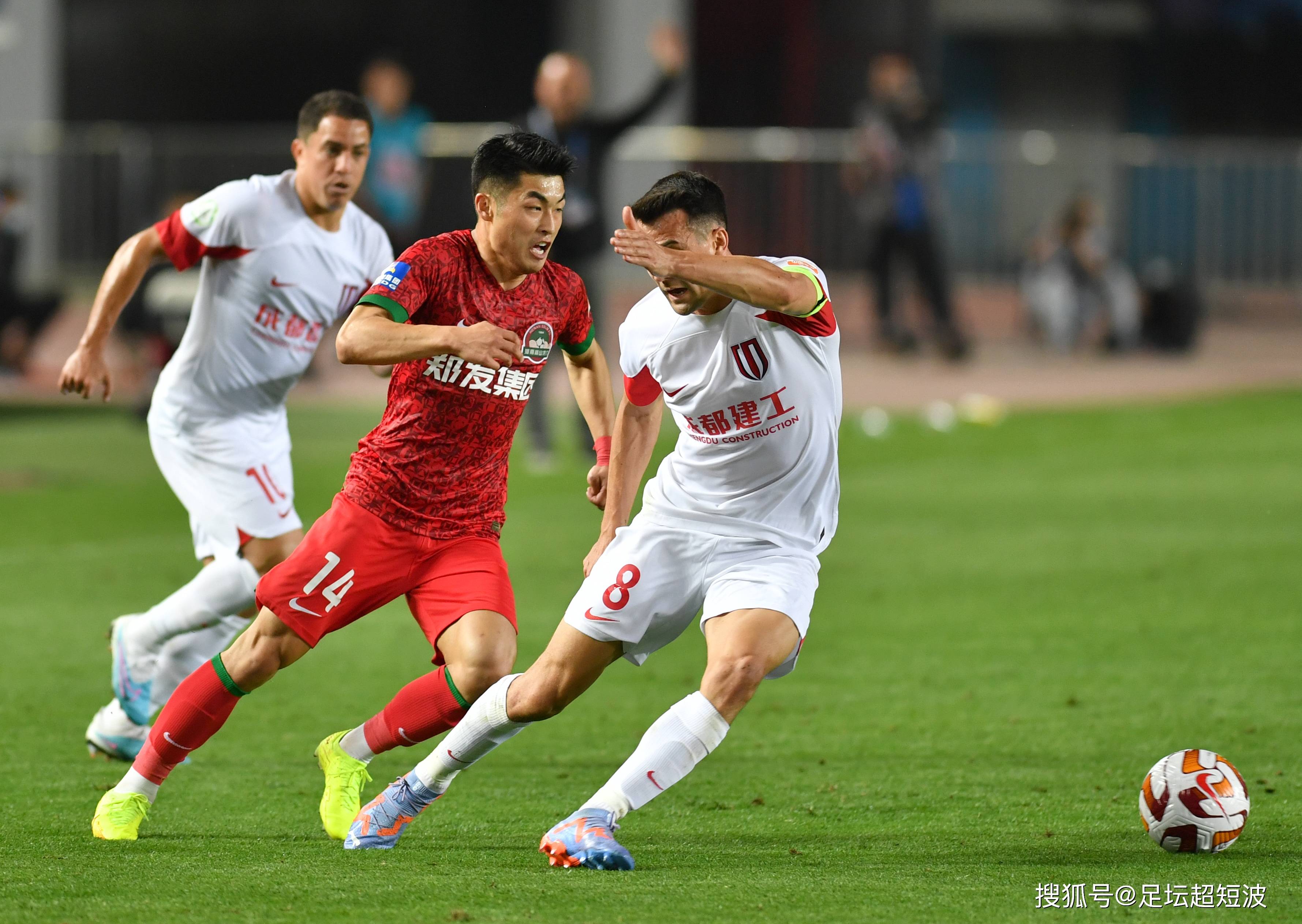 包含赛后成都蓉城备战中超,复出首秀细节曝光,气氛紧张,年轻球员得到机会的词条 包含赛后成都蓉城备战中超,复出首秀细节曝光,气氛紧张,年轻球员得到机会的词条