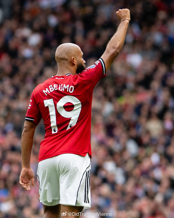 包含曼联训练开放日，赛前再遭质疑引欢呼，西甲在即，赛季目标并未改变的词条